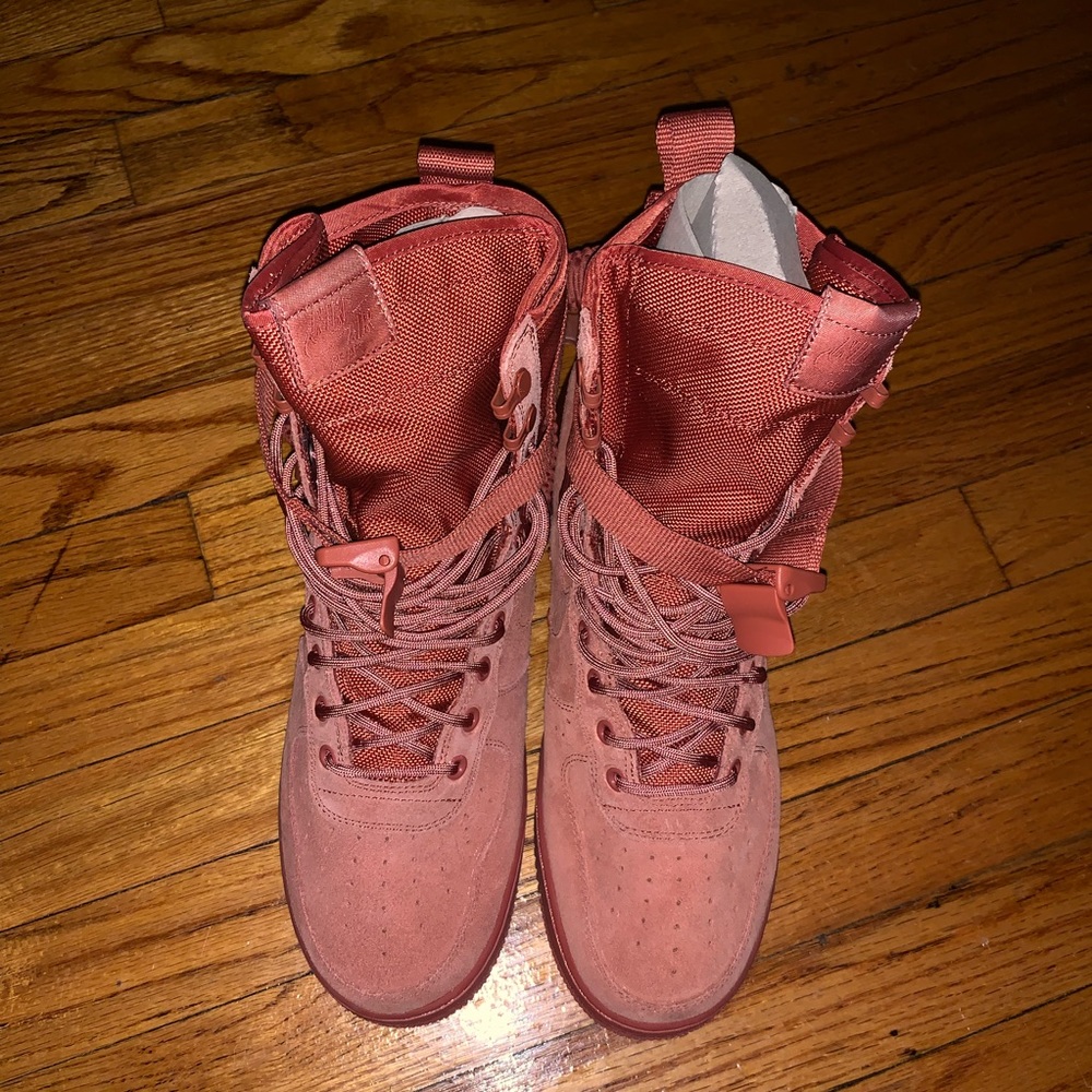 Nike SF AF1 Dusty Peach Size 10.5